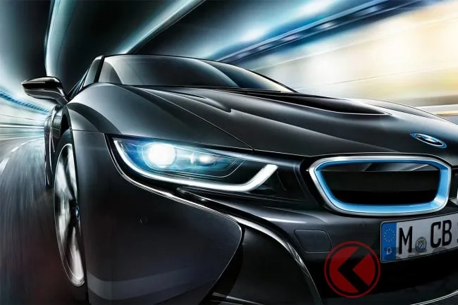 BMW i8復権 1.5Lターボで370馬力 バタフライドアが魅せる異端のプラグインハイブリッドスポーツ