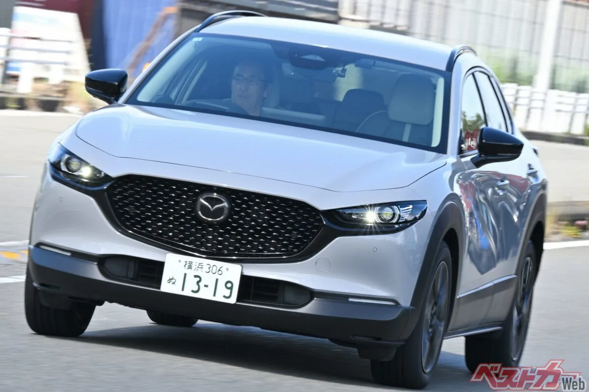 ディーゼル消滅でどう変わった？ 2026年型マツダCX-30、ガソリン2.5LマイルドHVの実力