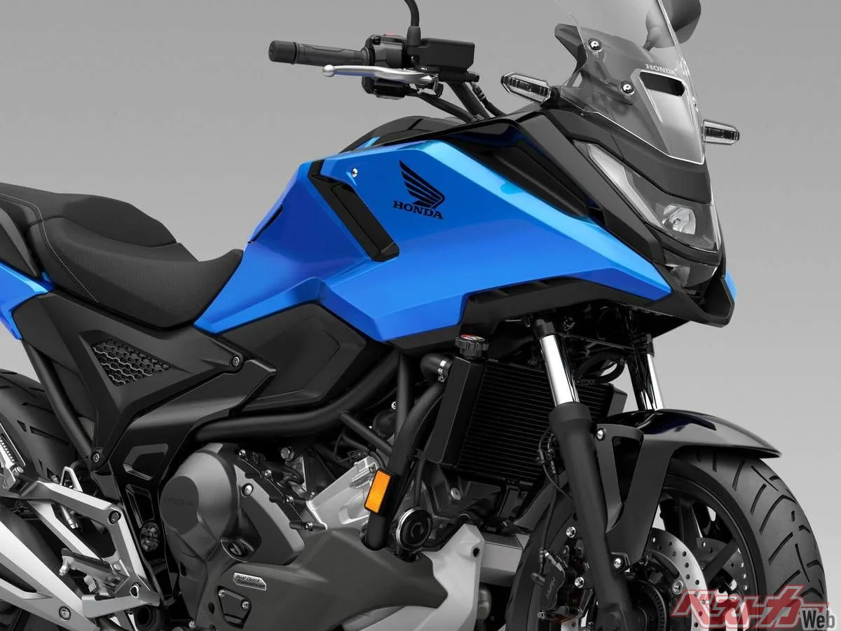 ホンダNC750Xの2027年モデル、新色メタリックブルーとマットグレーが鮮烈登場