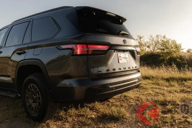 ランクル300が小さく見える!トヨタ最大級SUV「セコイア」2027年型、全長5.2m超の圧巻ボディ