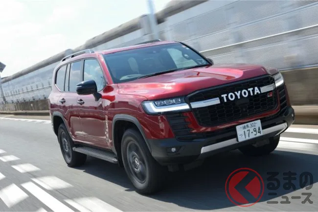 トヨタ ランドクルーザー300 GR SPORTが本気すぎる!専用黒バンパー&カーボン調内装で悪路最強に