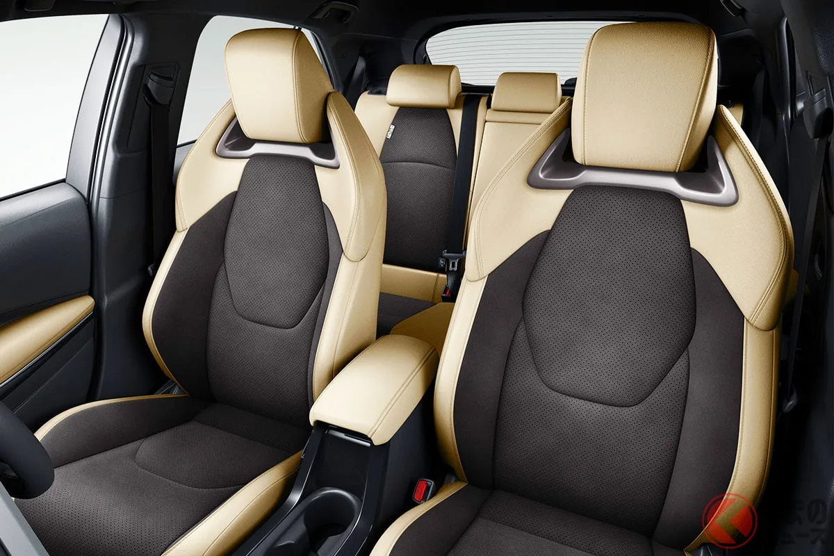 トヨタ カローラスポーツに343万8000円の60周年特別仕様車！ 全長4.3mボディに鮮烈イエロー×ベージュ内装
