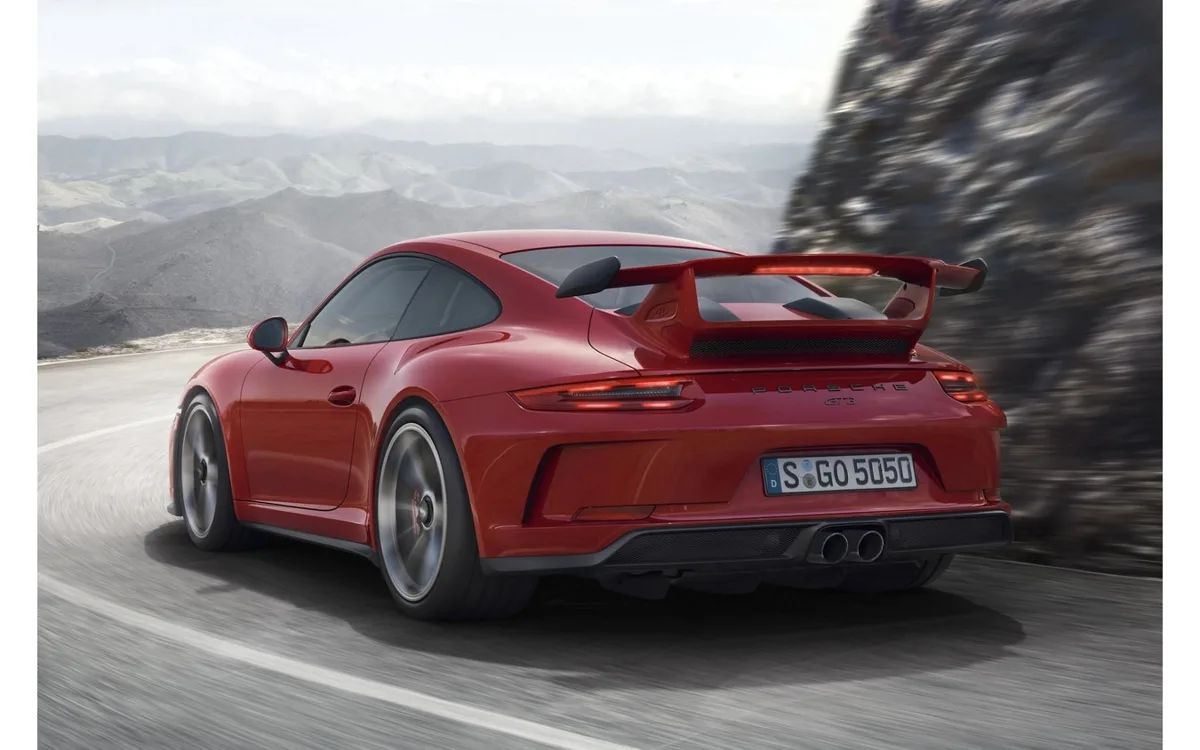 ポルシェ911タイプ991、革新と古典が融合した第7世代を50ページ大特集