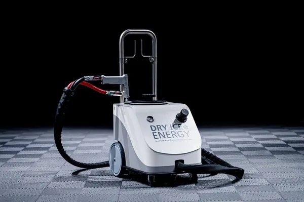ドイツ生まれのドライアイス洗浄機「Champ Turbo Pro」、最強グレードが日本上陸