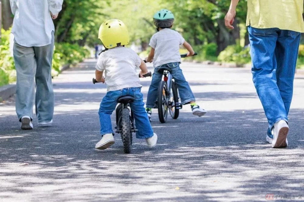 キックバイクで道路走行は絶対NG！ 幼児が自動車に接触する痛ましい事故が多発