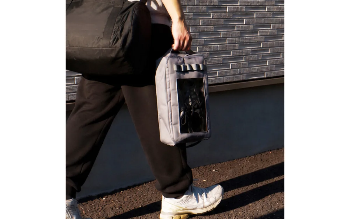 ジムニーの助手席下デッドスペースを有効活用！ クラフトワークスから収納バッグ登場