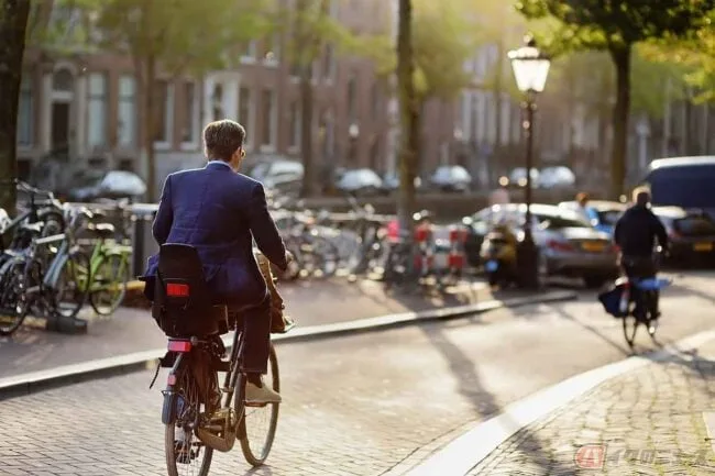 人口1800万に対し自転車2300万台！オランダが自転車大国になった理由