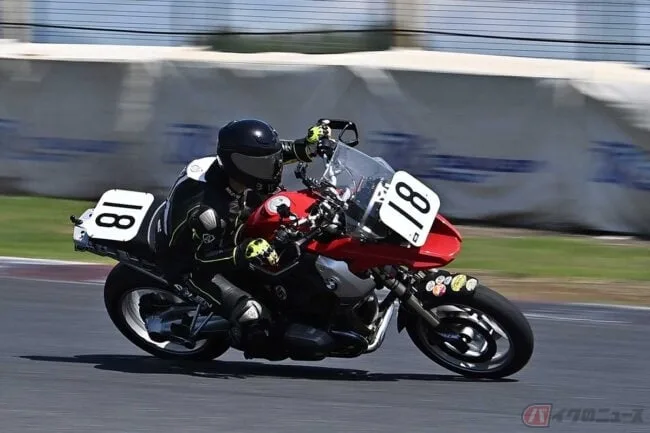 BMW R1200GSでサーキットを攻める！あえて不利なアドベンチャーで挑む男の流儀