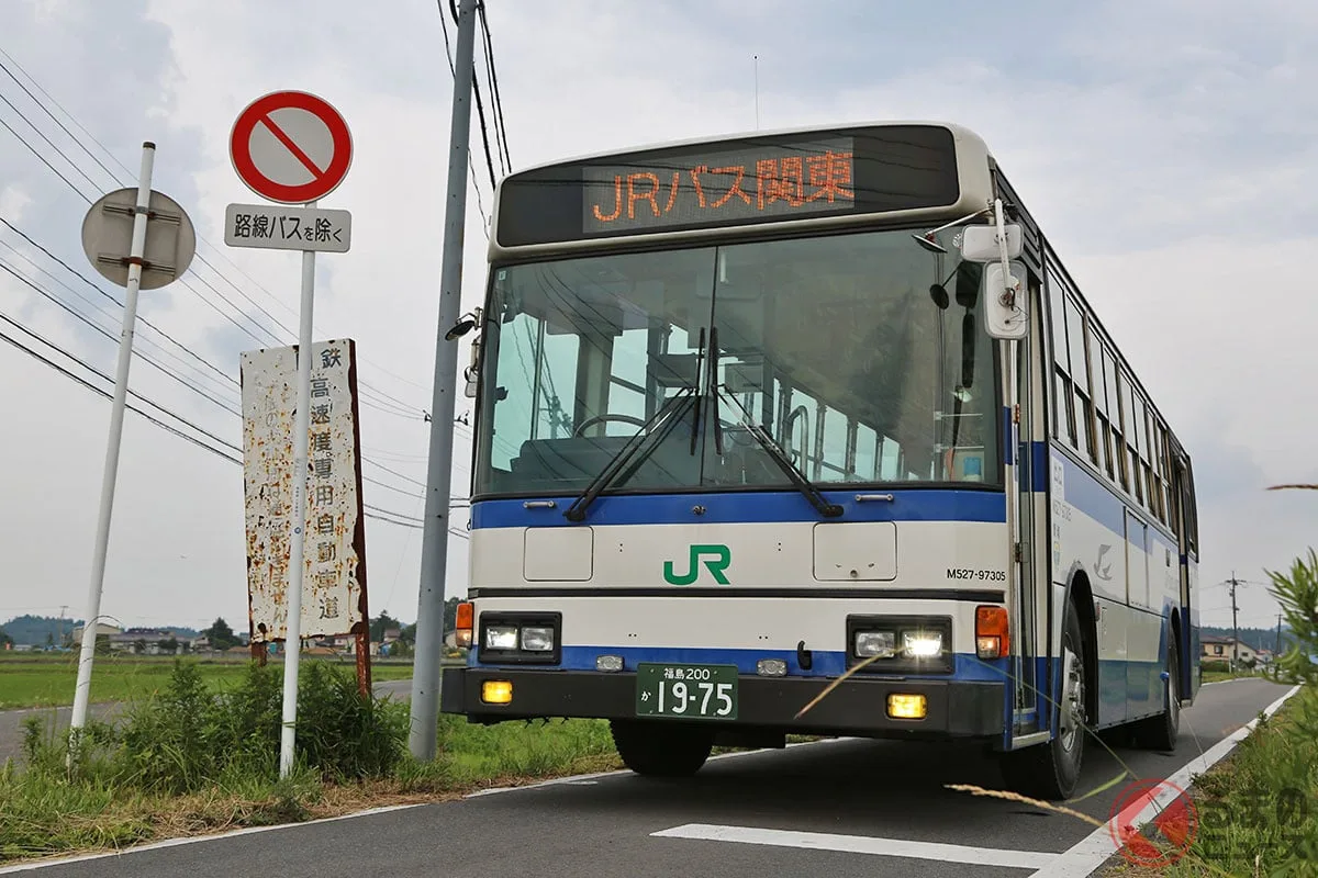 線路跡をバスが爆走！一般車通行禁止の「白棚線」、その異様な魅力