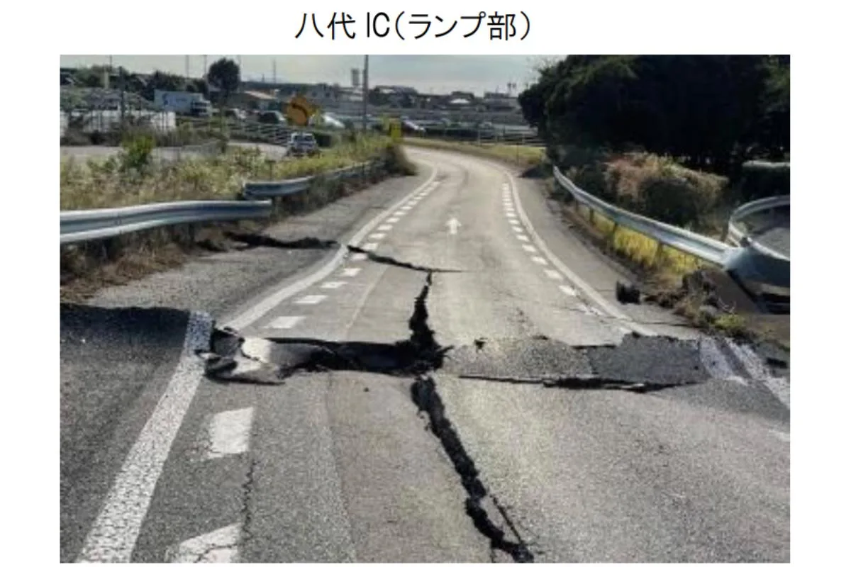 熊本地震から10日超、九州道と南九州道の通行止めが続く 橋桁ずれや1.5mの段差が復旧を阻む