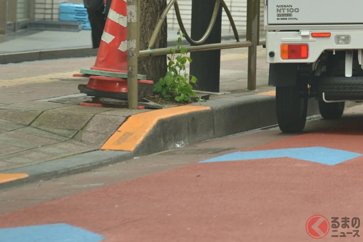 黄色い縁石の実線と破線、違いを知らないと最大2万円の反則金！駐停車禁止の正体