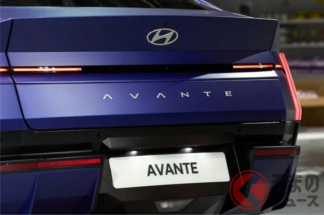 6年ぶり刷新！ヒョンデ新型「アバンテ」8代目がスカイラインサイズに拡大、カクカクデザインと2Lガソリン搭載