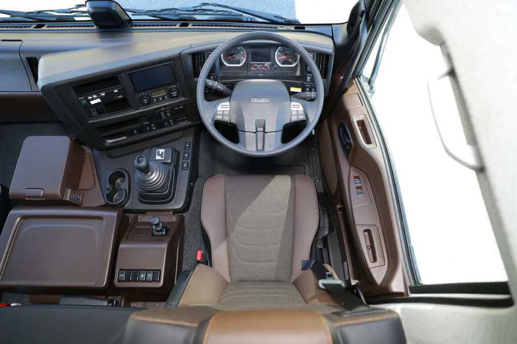 いすゞ新型ギガが遂にフェイスリフト！日本一売れる大型トラックの25型を徹底試乗
