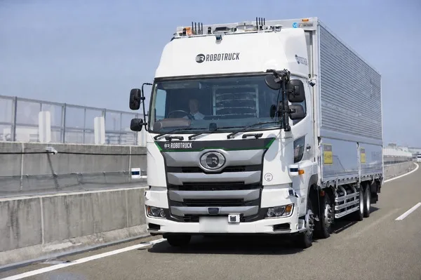 ロボトラック、関東～中部260kmを無介入で完走 自動運転トラックの実証成功