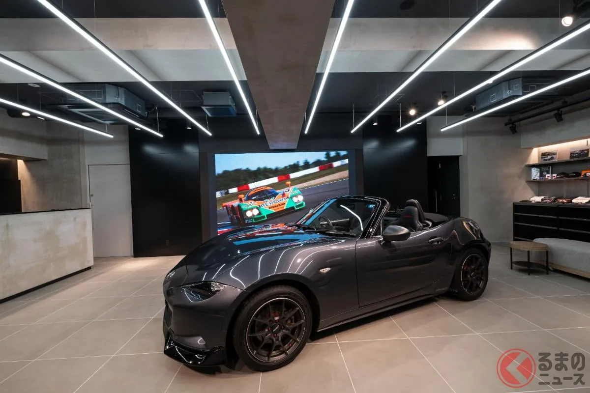 マツダ、深川にモータースポーツ文化継承の体験型拠点。ロードスターのDNAが息づく新店舗