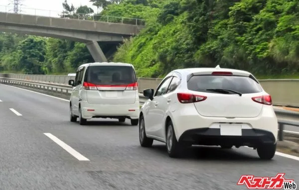 お盆の高速で遭遇する「困ったクルマ」への正しい対処法