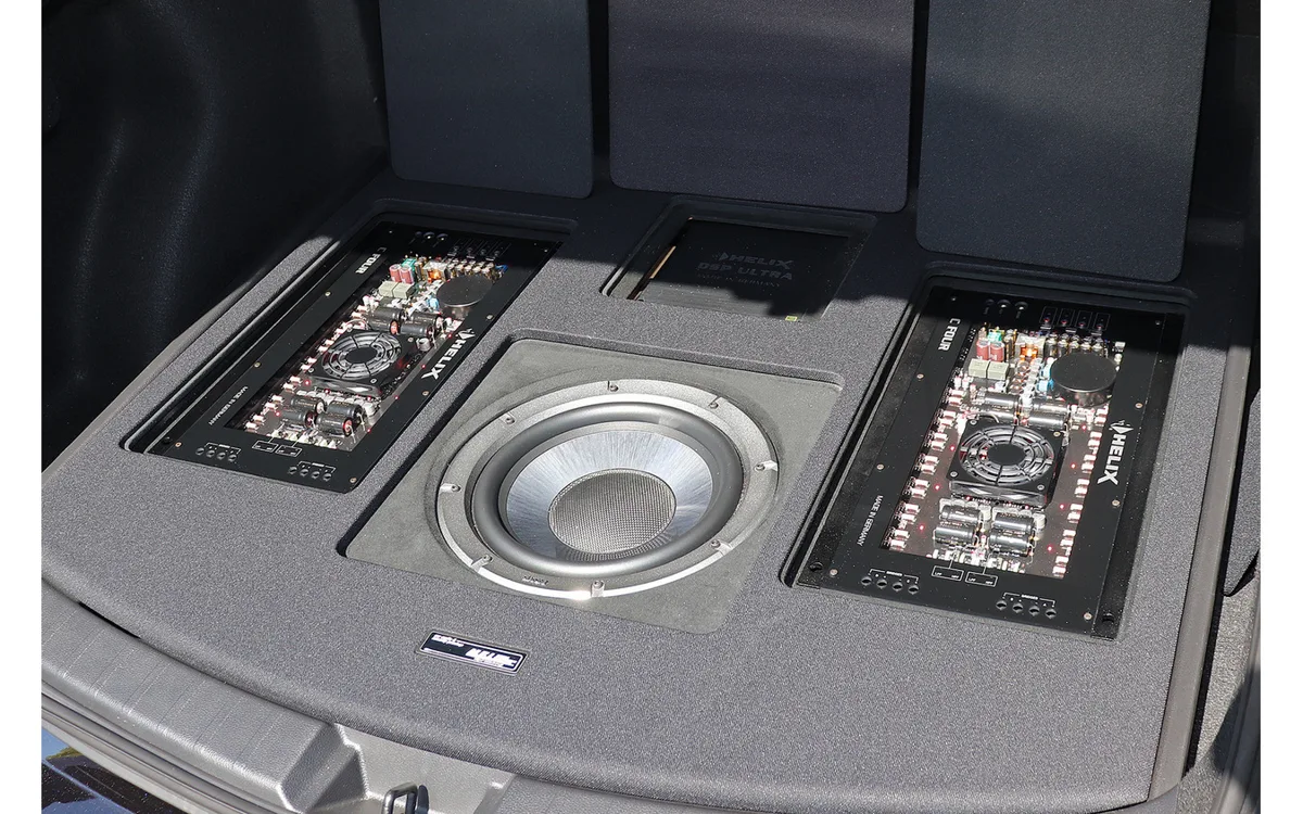 サブウーファーの音を前方から聴かせる秘策！低音チューニングの奥義