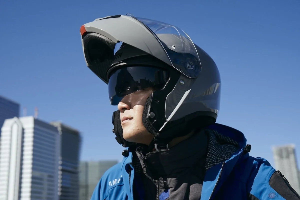フルフェイスとジェットのいいとこ取り! システムヘルメットの魅力を徹底解説