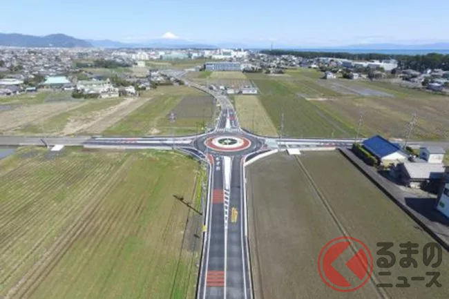 道路の「逆三角マーク」知らないと痛い目に! 信号なし交差点の落とし穴、反則金7000円のリスク