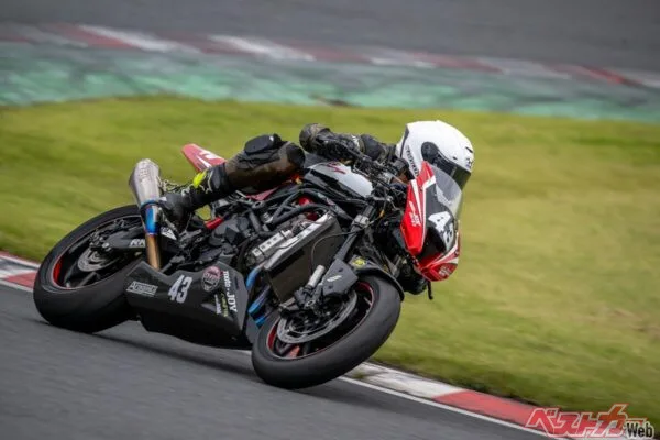 カスタムジャパンがOVER Racingパーツの供給を大幅強化、ライダー待望の朗報