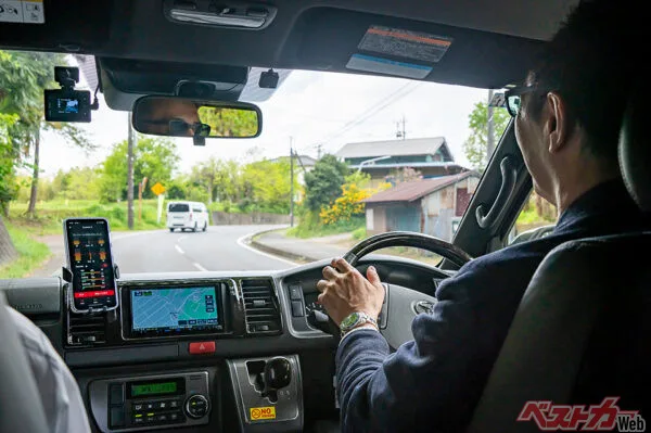 ハイエースが高級車に変身？KYB新型アクトライドの衝撃