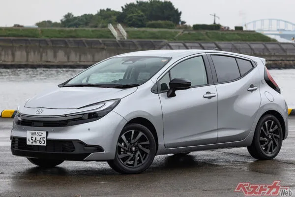 トヨタ アクアが再進化!ハンマーヘッド顔とGR SPORTで魅せる上質コンパクト