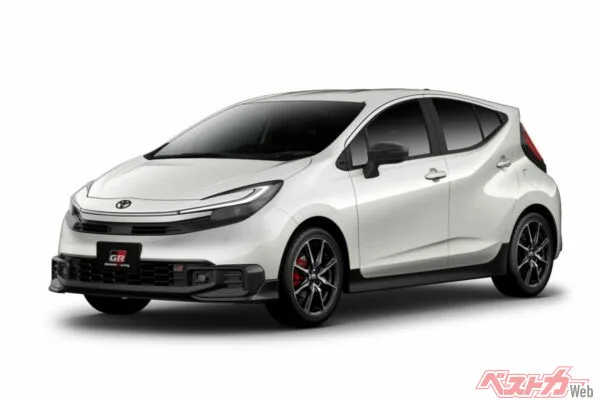 トヨタ アクアが再進化！ハンマーヘッド顔とGR SPORTで魅せる上質コンパクト