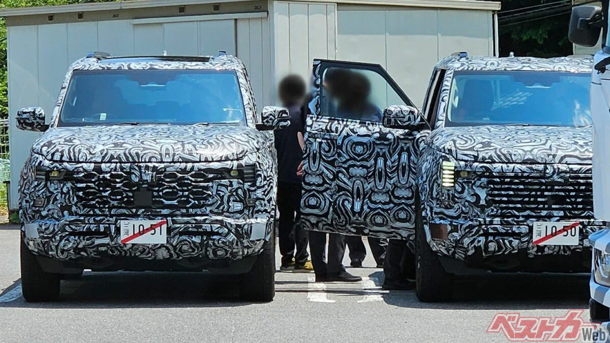 新型パジェロ、顔が2種類で登場か？横線グリルはスーパーエクシード、ハニカムはオフロード仕様と予想