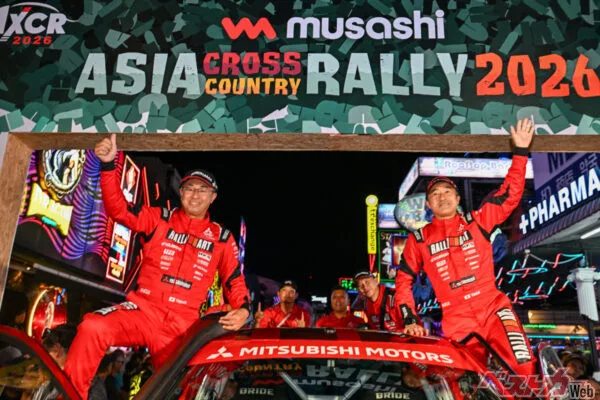 三菱トライトンがAXCRを2連覇！ 日本人ペア史上初の総合優勝を2分25秒差で掴み取った