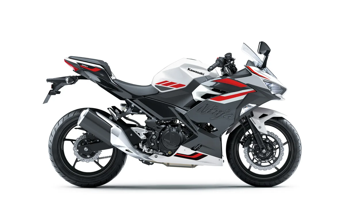 カワサキNinja 250/400に2027年モデル登場、新色で9月5日発売