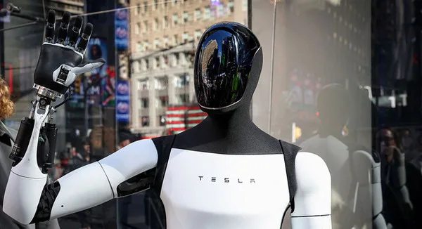 テスラ・オプティマス、2026年後半から低量産開始へ。3万ドル以下のヒューマノイドはEVを超えるか