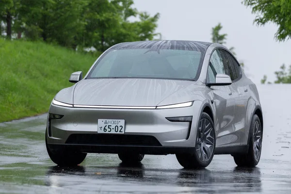 テスラ モデルY L試乗 全長5m超え3列シートで航続788km、人気の理由がわかった